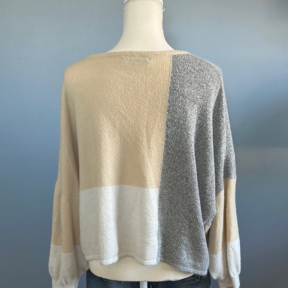 Color Block Sweater - Picture 3 of 4